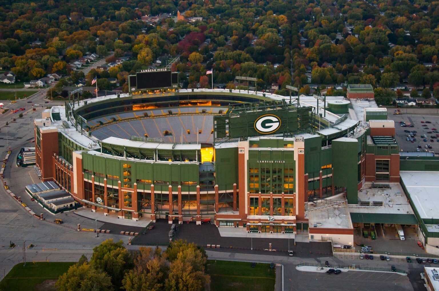 Lambeau Field 2014 — nové Atrium a Lombardi Trophy replika