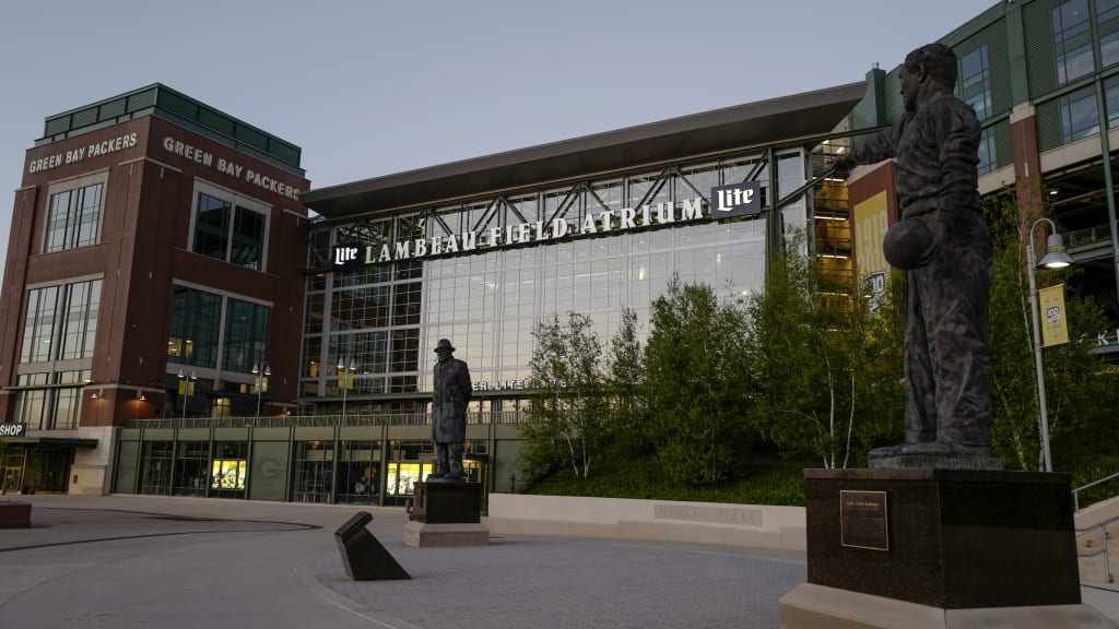 Okolie Lambeau Field