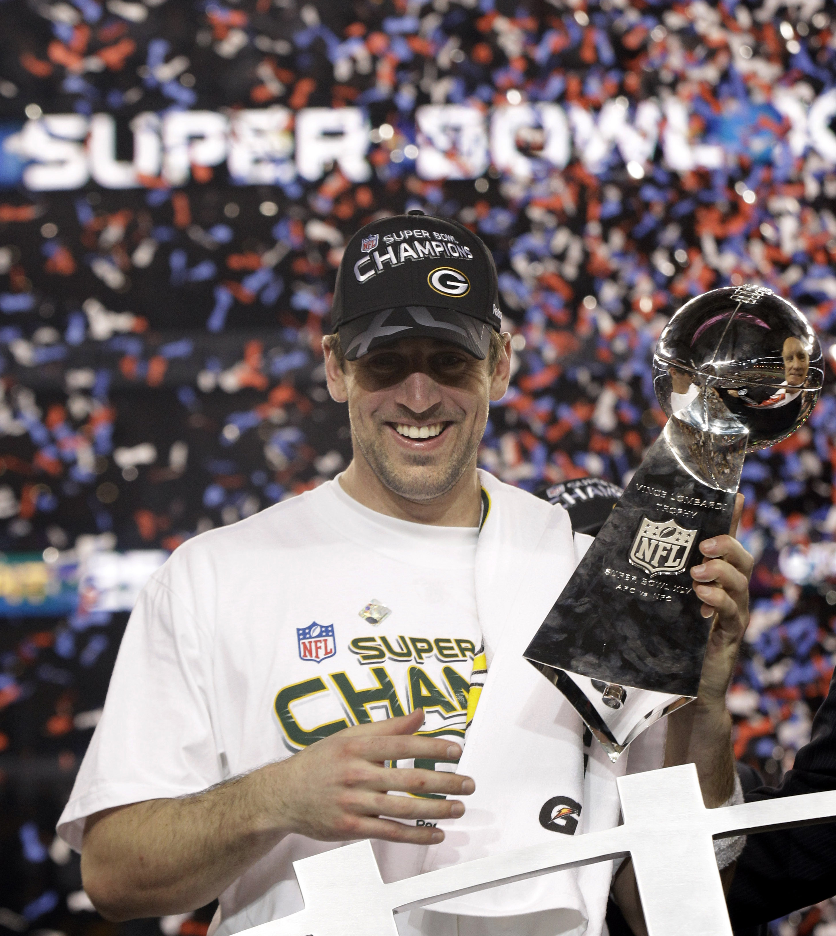 Aaron Rodgers a Lombardi Trophy