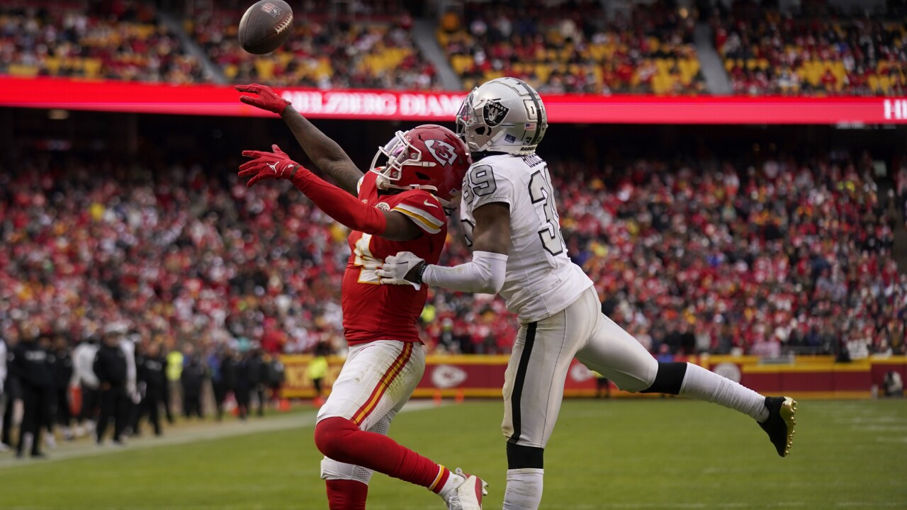 Úvod free agency priniesol do Green Bay ofenzívneho linemana a cornerbacka