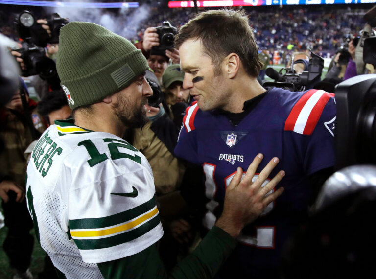 Brady: „Nikto nehádže loptu lepšie ako Rodgers“